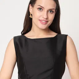 studio rasa Boat Neck Net Ethnic Fitted Crop Top image 4