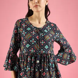DressBerry Geometric Print Styled Back Top-picture-20
