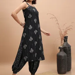 Vishudh Black Floral Printed Shoulder Strap Regular Kurta With Patiala & Dupatta image 5