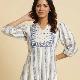 W White Geometric Printed V-Neck Cotton A-Line Longline Top-picture-8