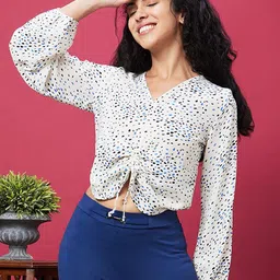 Globus White Geometric Printed V-Neck Ruched Crop Top-image-14