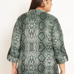 U&F Beyond Plus Size Abstract Printed Mandarin Collar Roll-Up Sleeves Shirt Style Top image 4