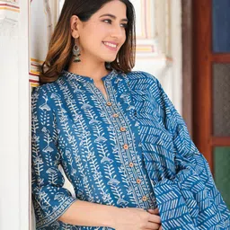 YASH GALLERY Mandarin Collar Floral Printed A-Line Kurta with Trousers & With Dupatta image 5