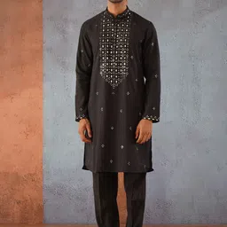 KALPRAAG Hand Mirror Embroidered Kurta Set with Dupatta-image-32