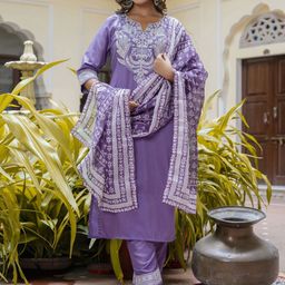 VredeVogel Women Floral Embroidered Regular Kurta with Trousers & With Dupatta-image-37