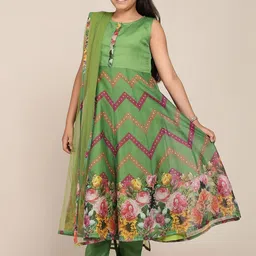 Bitiya by Bhama Girls Green Floral Printed Kurti with Churidar & With Dupatta-image-36