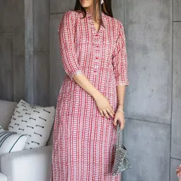 Ambraee Women Red Printed Kurta with Trousers-picture-14
