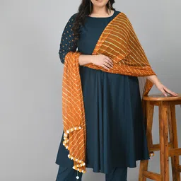 PrettyPlus by Desinoor.com Leheriya Printed Dupatta image 3