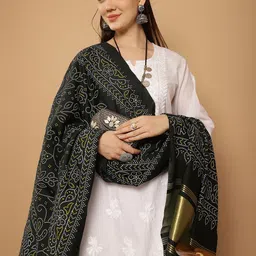 SOUNDARYA Printed Bandhani Dupatta with Zari image 4