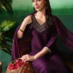 Sangria Geometric Yoke Design Zari Work V-Neck Straight Kurta & Trouser With Dupatta-picture-17