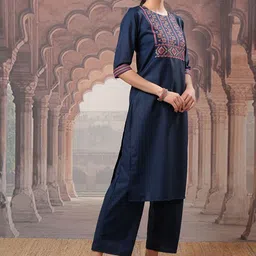 Vishudh Embroidered Regular Thread Work Kurta with Palazzos & With Dupatta image 2