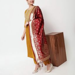Women Silk Blend Kurta Pant Dupatta Set-image-32