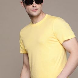 Men Solid Round Neck Pure Cotton Yellow T-Shirt-image-4