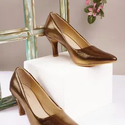 Get Glamr Pointed Toe Kitten Pumps-38