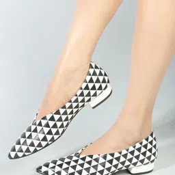 Denill Printed Pointed Toe Block Heeled Pumps-31