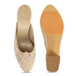 NR By Nidhi Rathi Pointed Toe Ethnic Embellished Block Mules image 5