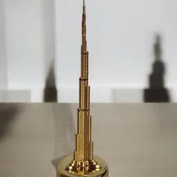 Burj Khalifa Miniature Model-Dubai Landmark Replica Decorative Showpiece - 26 cm-image-7
