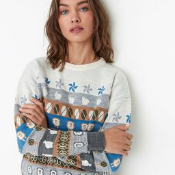 Trendyol Women Off White & Grey Printed Acrylic Pullover-picture-15