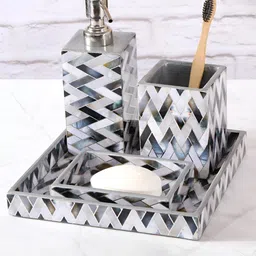 THE HOME CO. Black & White 4 Pieces Geometric Printed Matte Finish Wooden Bath Accessories-17