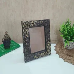 Black & Gold Marble Table Photoframe by Disoo Fashions-picture-42