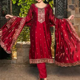 Women Silk Blend Kurta Pant Dupatta Set-image-10