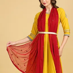 Dupatta Bazaar Floral Embroidered Sequinned Chiffon Dupatta image 2