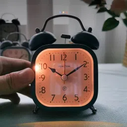 zeqon Analog Green Clock image 3