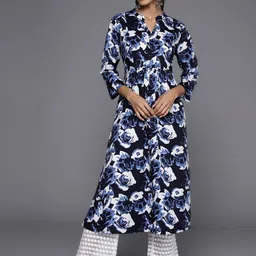 Varanga Floral Printed Mandarin Collar Crepe Kurta-picture-23