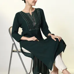 SHOWOFF Sequinned Floral Embellished Notch-Neck Straight Kurta-image-7