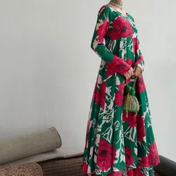 Shae by SASSAFRAS Women Floral Printed Floral Anarkali Kurta-image-12