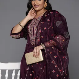 Indo Era Plus Size Floral Embroidered Regular Kurta with Trousers & With Dupatta-2