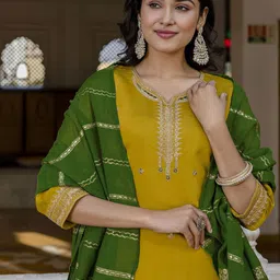 SANISA Women Ethnic Motifs Embroidered Regular Sequinned Kurta with Trousers & With Dupatta-15