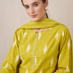 Indo Era Floral Printed Notch Neck Sequinned Pure Cotton Kurta & Trousers & Dupatta-image-57