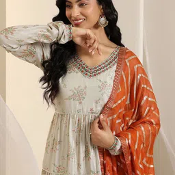 Libas Women Floral Printed Regular Mirror Work Kurta with Trousers & With Dupatta image 2