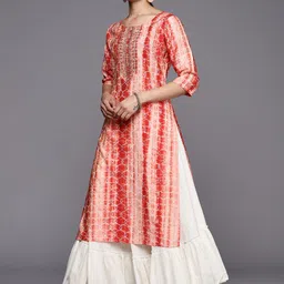 Libas Yoke Design Thread Work Kurta image 4