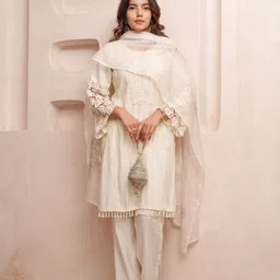 House of Pataudi Self Design Round Kurta & Trouser With Dupatta image 5