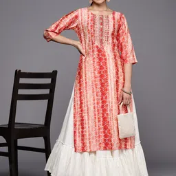 Libas Yoke Design Thread Work Kurta image 5