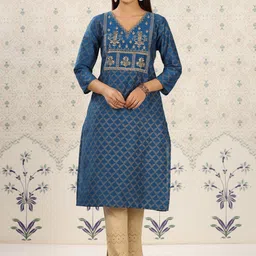 Ode by House of Pataudi Floral Embroidered V-Neck Kurta-25