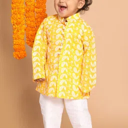 VASTRAMAY Boys Orange & White Embroidered Chikankari Pure Cotton Kurta with Pyjama-47