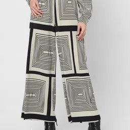 Vero Moda Women Geometric Printed Straight Fit High-Rise Parallel Trousers-picture-5
