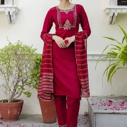 VredeVogel Floral Embroidered Regular Sequinned Straight Kurta With Trouser With Dupatta-12