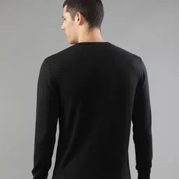 t-base Men Black Solid Pullover image 2