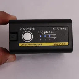 DIGICLAMBO NP-F770 Camera LED Light (18200mAh) With LED Power Indicator Type-C For Son-yCamera Battery Charger image 5