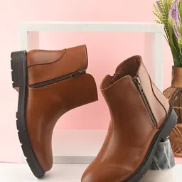 The Roadster Lifestyle Co Women Round Toe Block Heel Boots-image-59