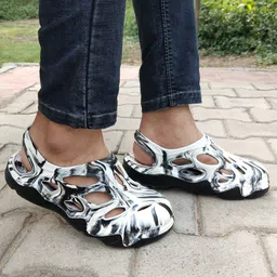 Action Plus Men Camouflage Printed Rubber Clogs image 3