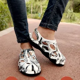 Action Plus Men Camouflage Printed Rubber Clogs image 4