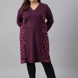 W Women Plus Size Floral Embroidered Thread Work Acrylic Kurta-16