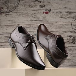 Rising Wolf Men Textured Round Toe Formal Derbys-image-61