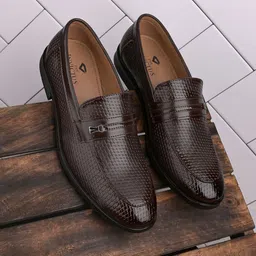 INVICTUS Men Textured Formal Loafers-picture-16