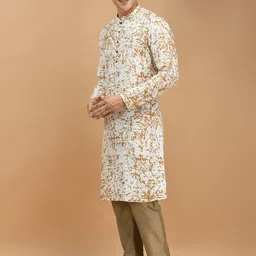 DEYANN Printed Regular Kurta with Pyjamas image 4